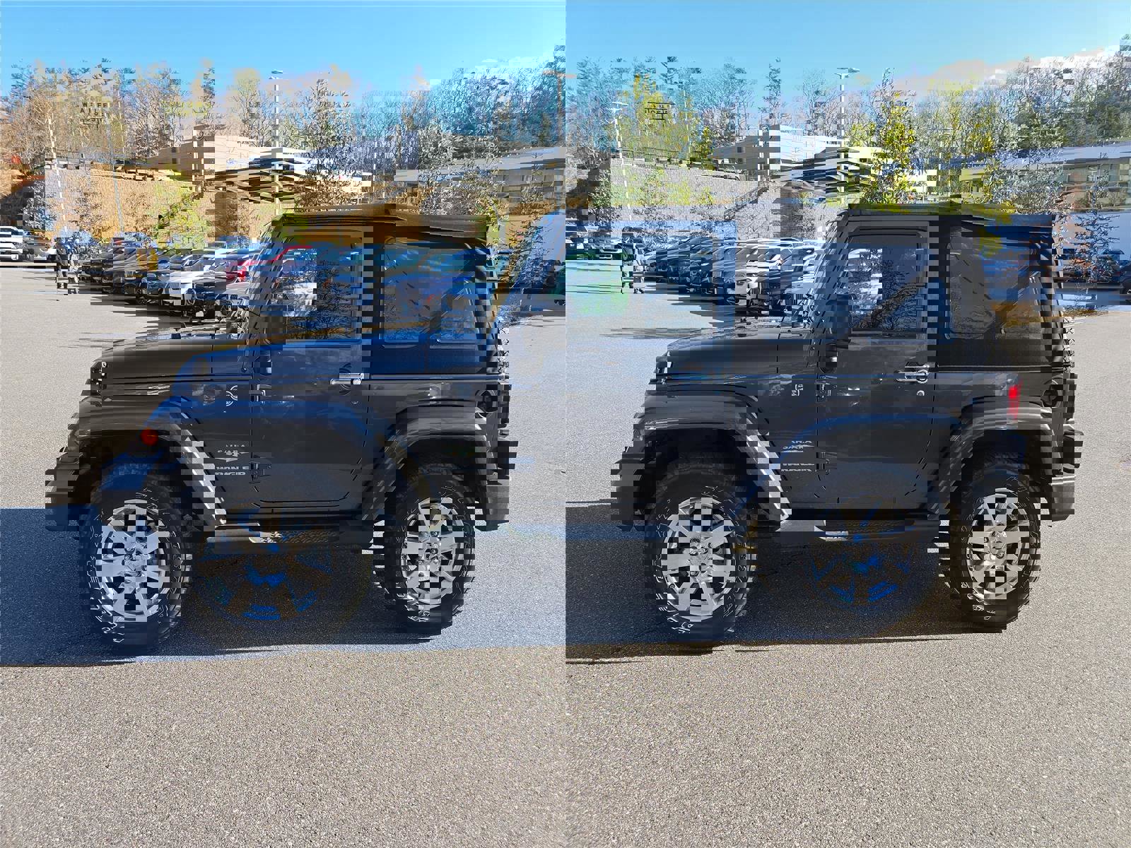 Used 2014 Jeep Wrangler Sahara image 7