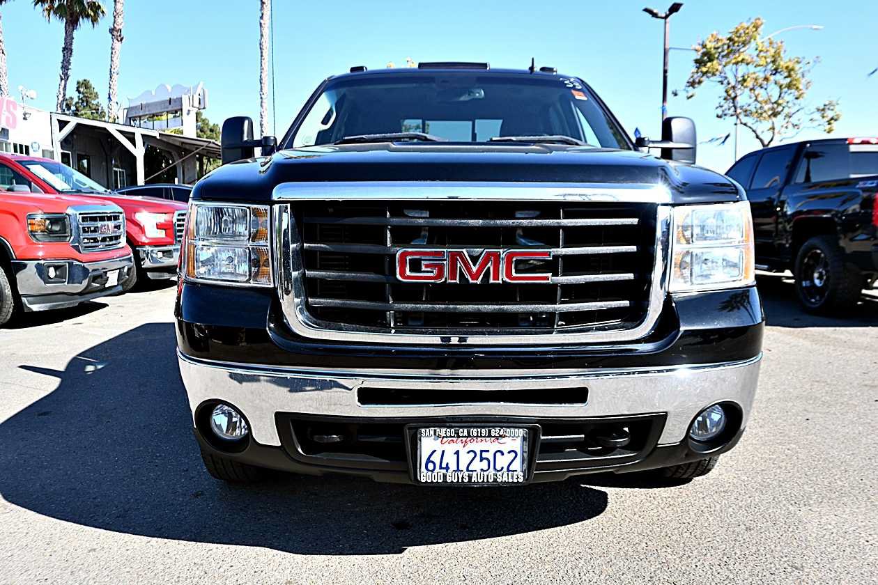 Used 2007 GMC Sierra 3500 SLT w/ Entertainment Package RWD image 2