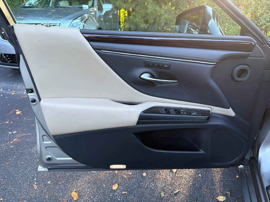 Used 2019 Lexus ES 350 w/ Premium Package FWD image 10
