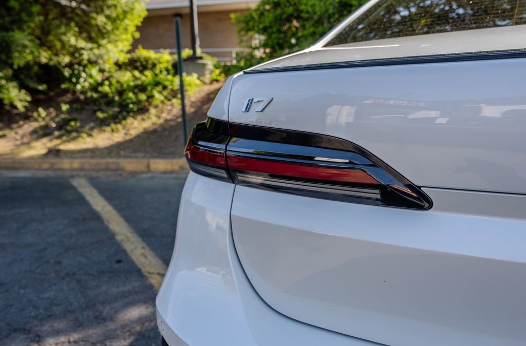 Used 2024 BMW i7 xDrive60 image 29