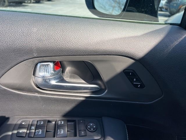 Used 2025 Chrysler Pacifica Select image 26