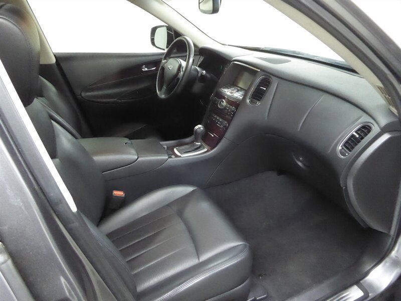 Used 2017 INFINITI QX50 AWD w/ Premium Plus Package image 24