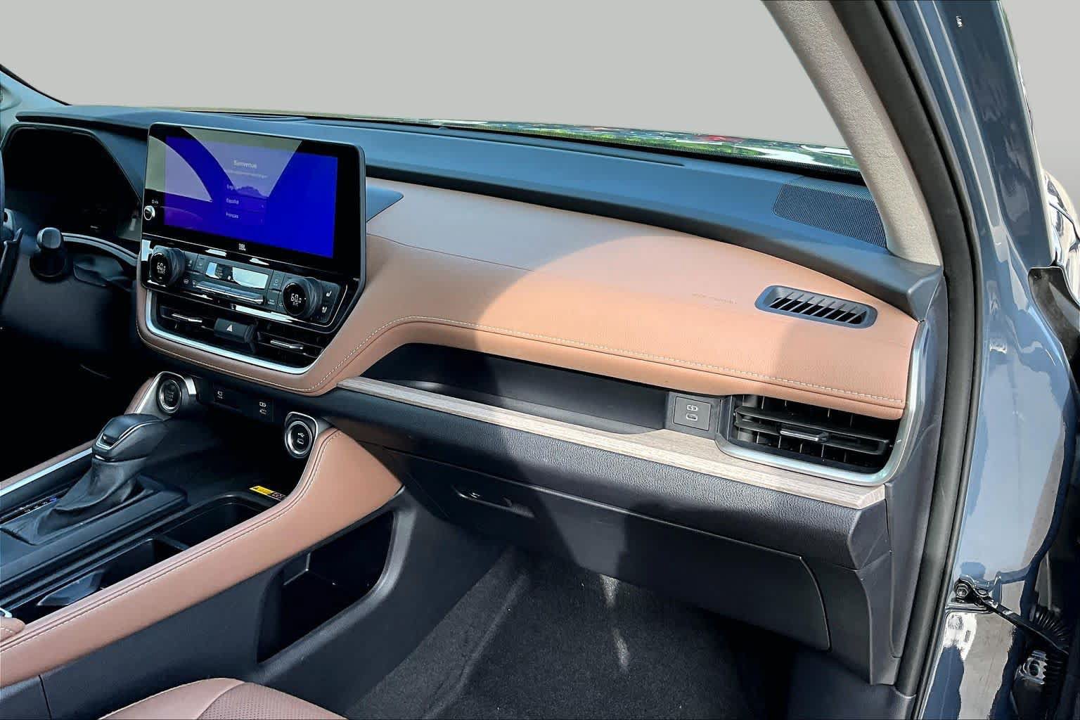 Used 2025 Toyota Grand Highlander AWD image 19