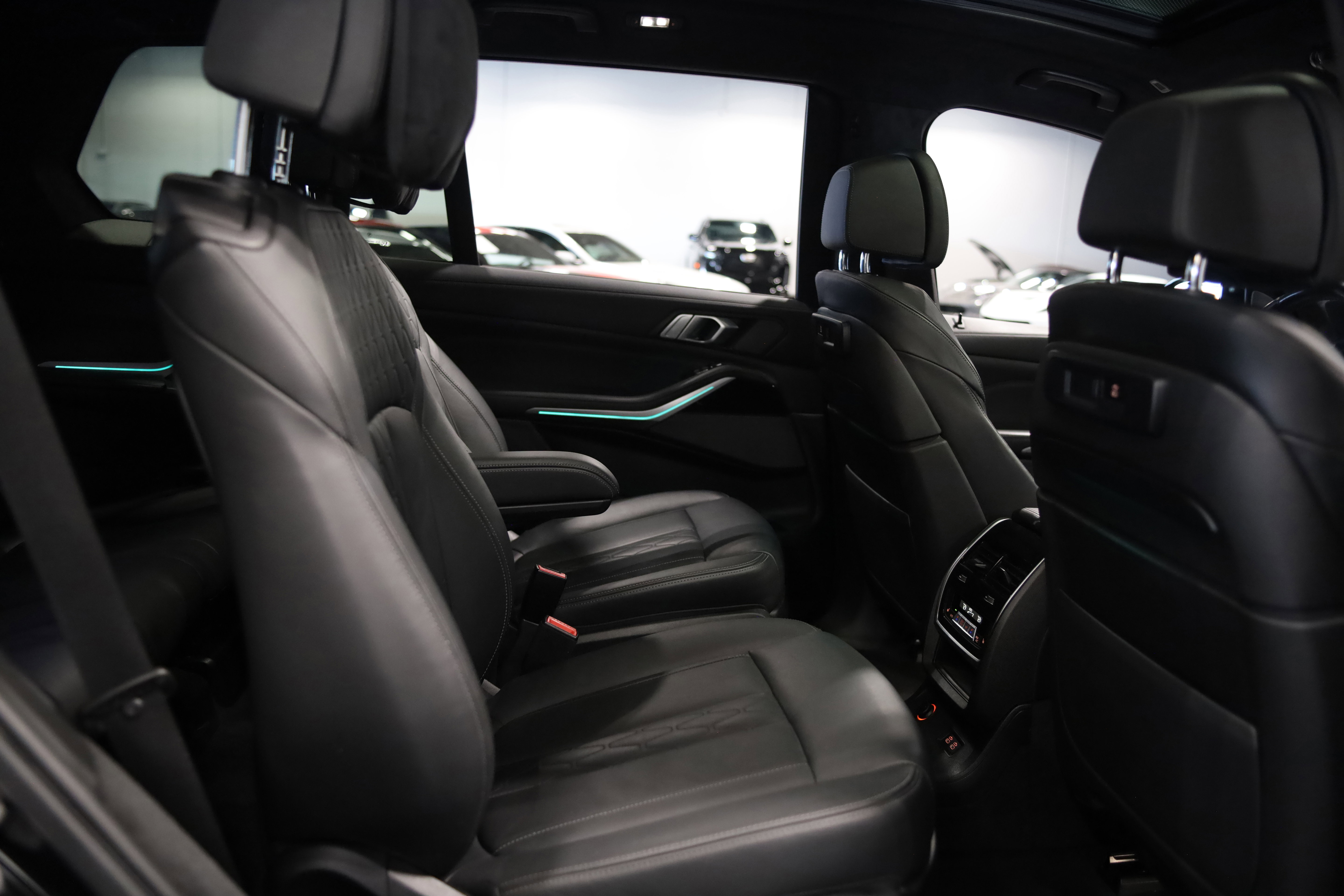 Used 2022 BMW X7 M50i w/ Dynamic Handling Package image 36