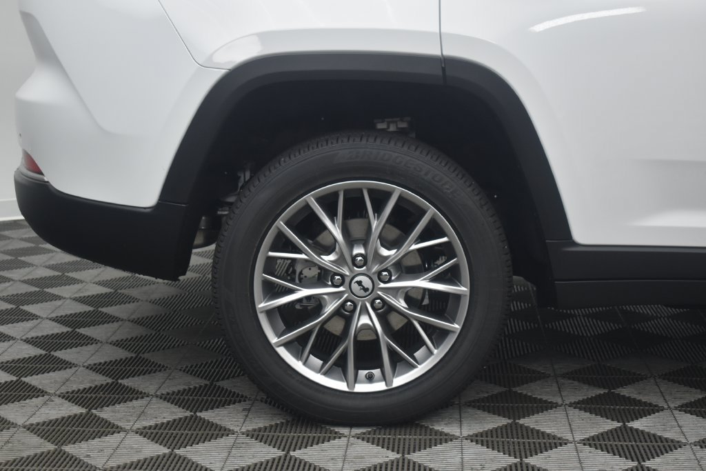 New 2027 Jeep Grand Cherokee Limited AWD/4WD image 8