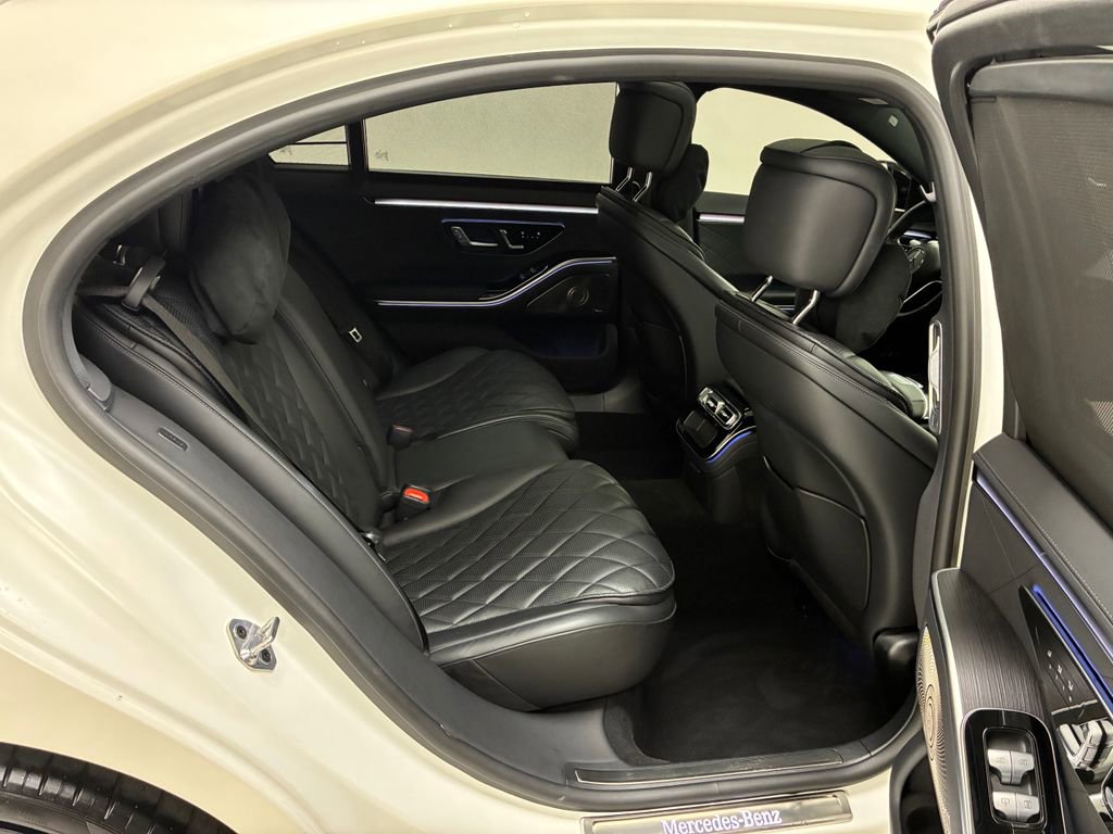 Used 2022 Mercedes-Benz S 580 4MATIC Sedan w/ AMG Line Package image 16