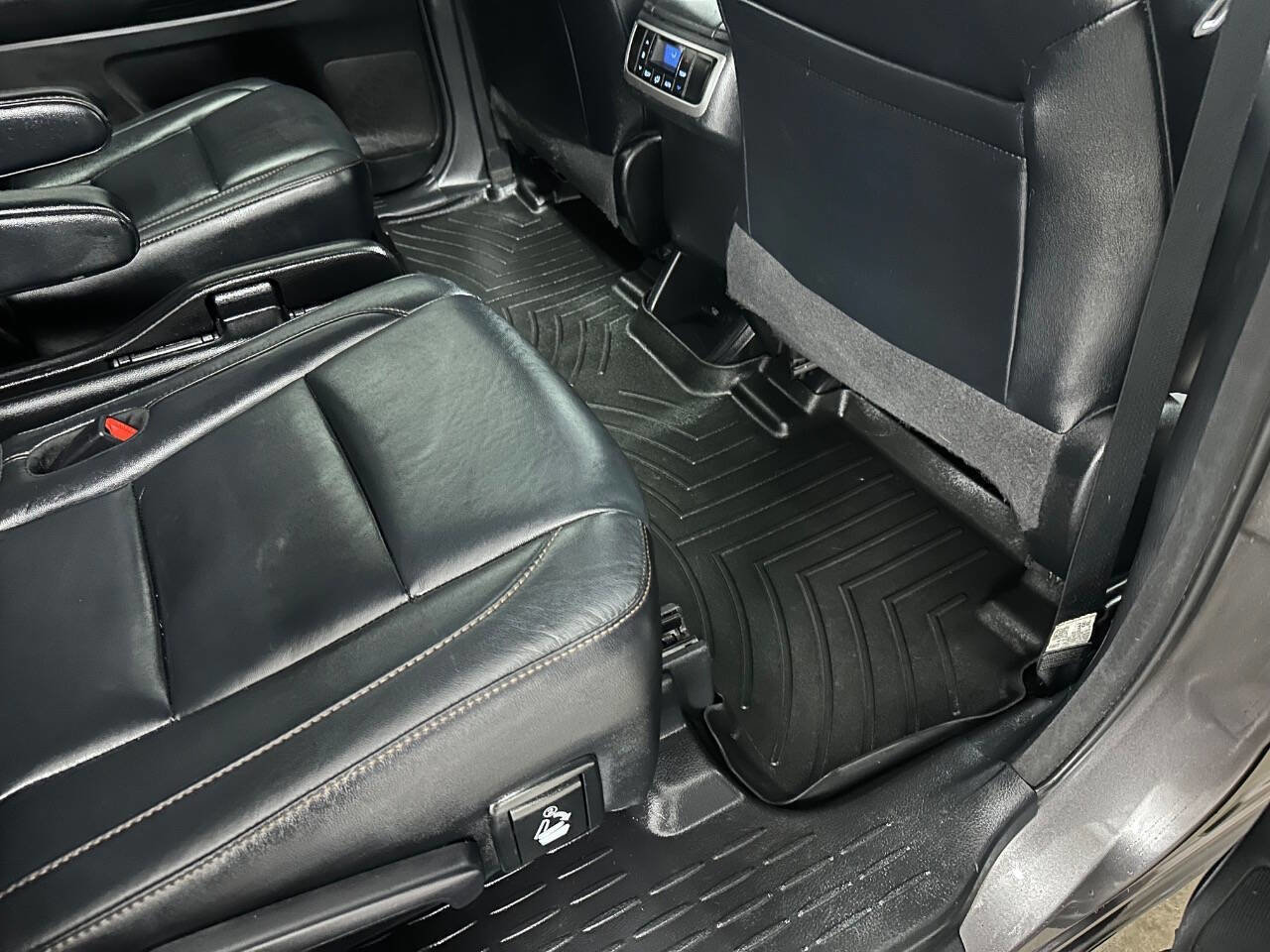 Used 2018 Toyota Highlander XLE image 38