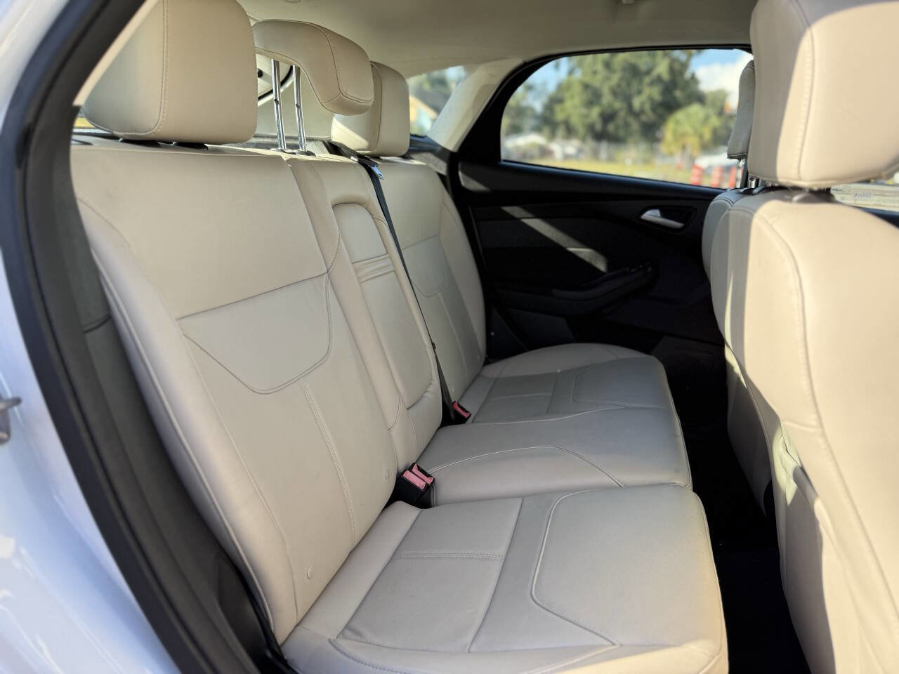 Used 2015 Ford Focus Titanium FWD image 22