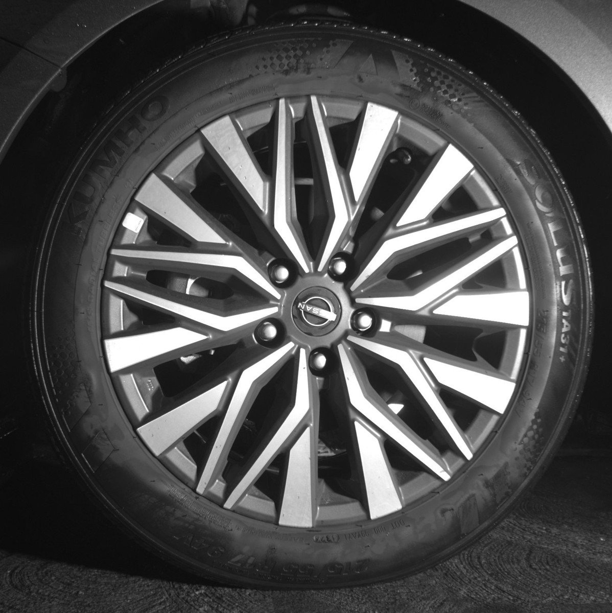 Used 2025 Nissan Altima 2.5 SV FWD image 12