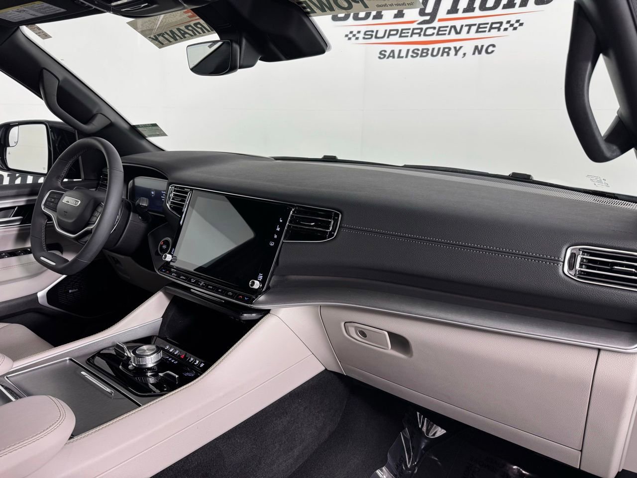 Used 2025 Jeep Wagoneer Series III w/ Premium Group I AWD/4WD image 39