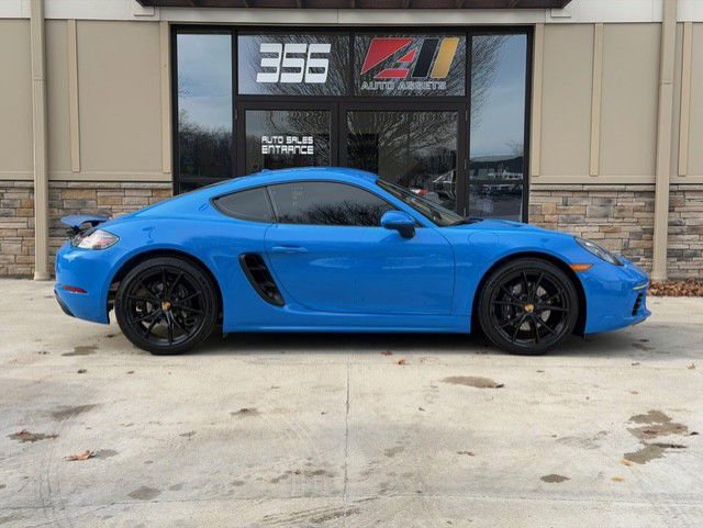 Used 2025 Porsche 718 Cayman w/ Sport Chrono Package image 2