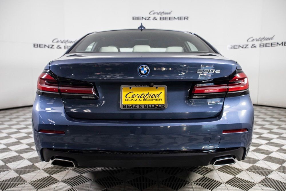 Used 2023 BMW 530e w/ Premium Package image 10