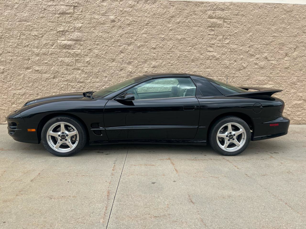 Used 1999 Pontiac Firebird Formula RWD image 2