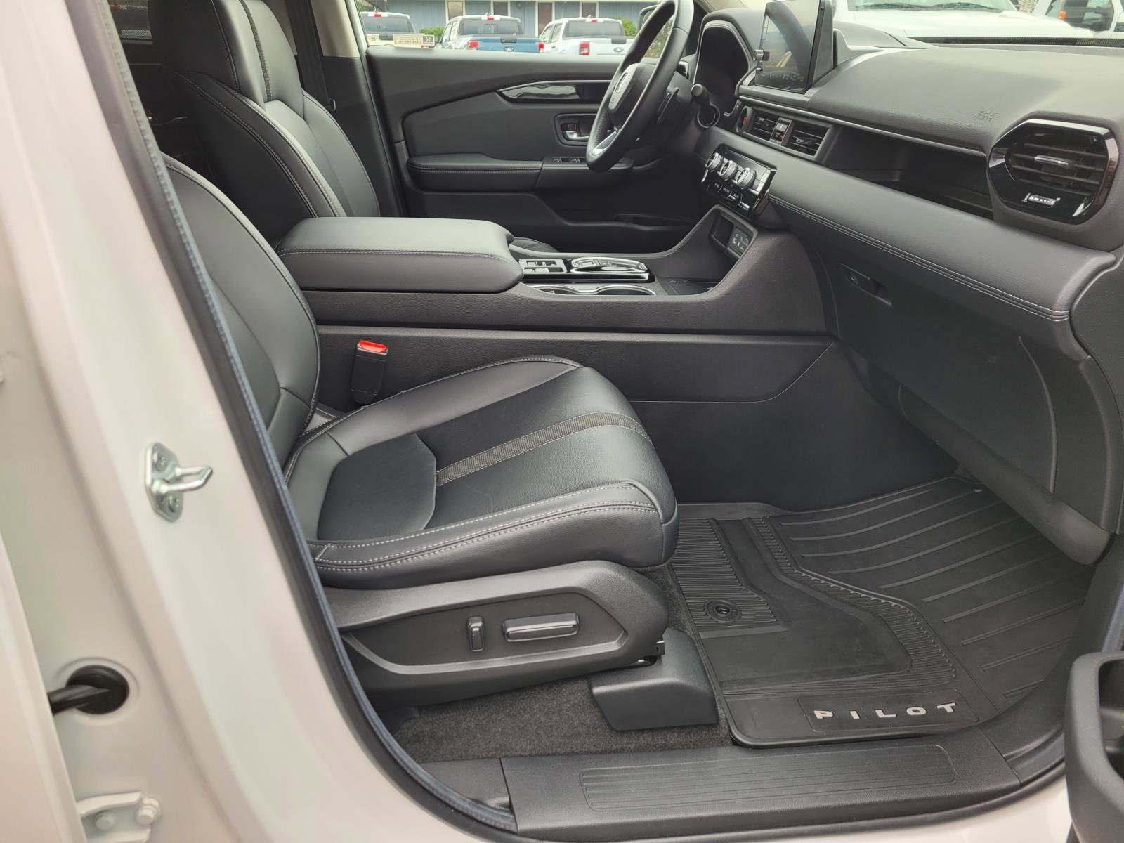 Used 2024 Honda Pilot Touring image 19