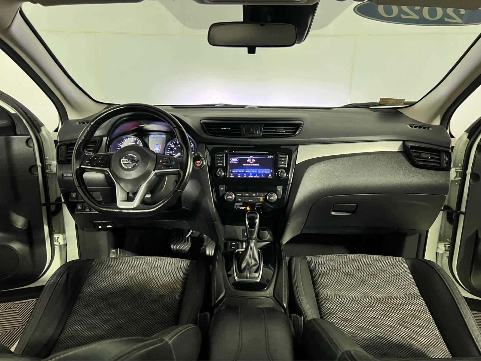 Certified 2020 Nissan Rogue Sport SV w/ Technology Package AWD/4WD image 9