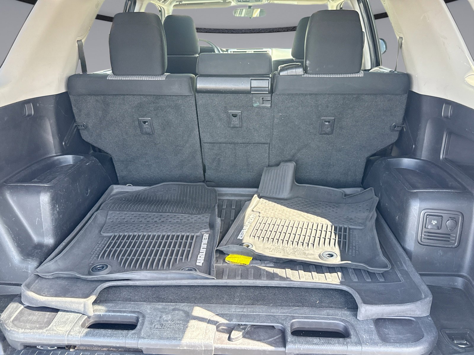 Used 2018 Toyota 4Runner SR5 AWD/4WD image 32