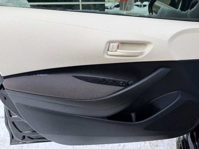 Used 2025 Toyota Corolla LE image 19