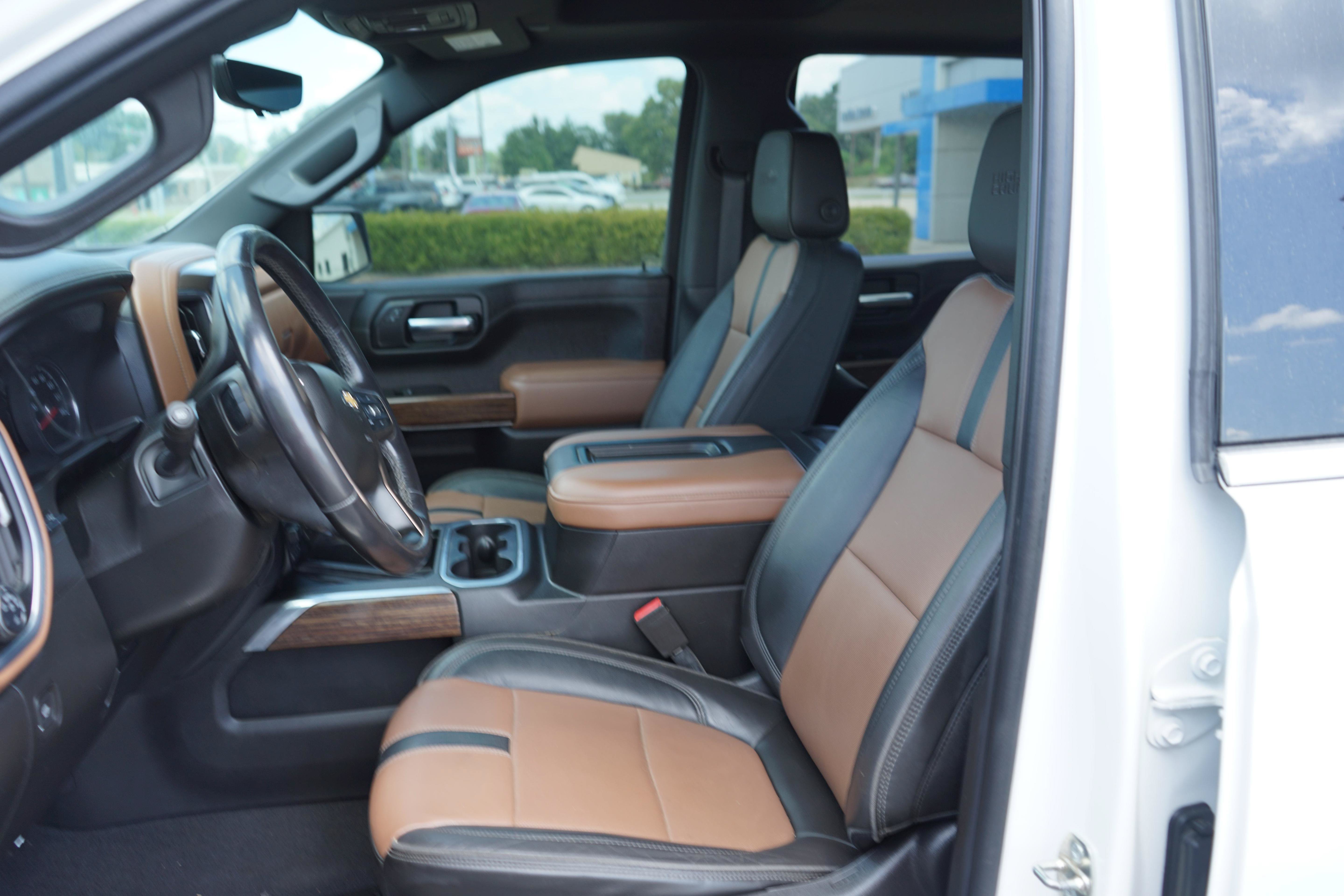 Used 2020 Chevrolet Silverado 1500 High Country w/ Technology Package AWD/4WD image 9