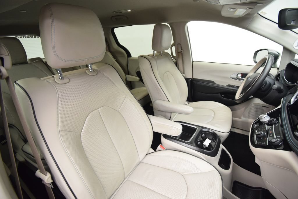 Used 2020 Chrysler Pacifica Limited FWD image 19