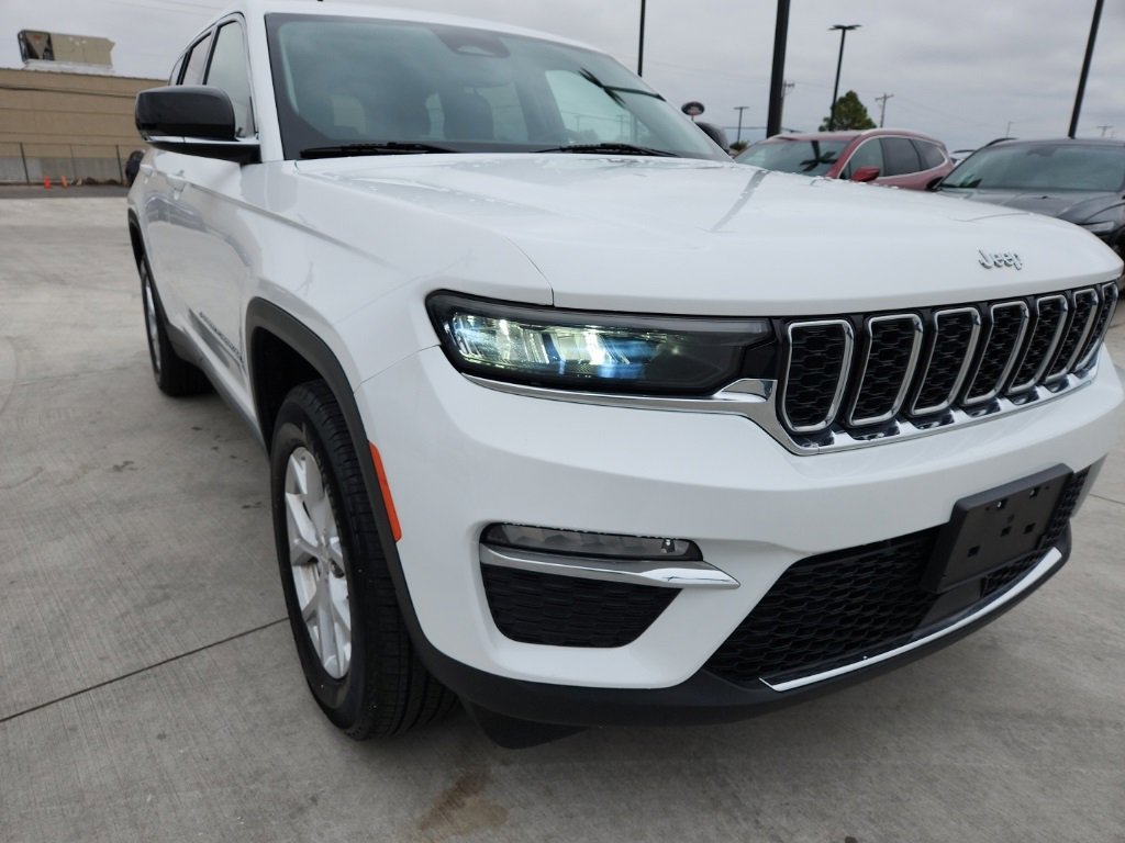 Used 2024 Jeep Grand Cherokee Limited image 3