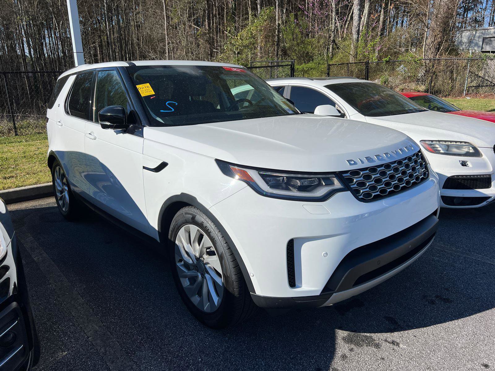 Used 2024 Land Rover Discovery S image 3