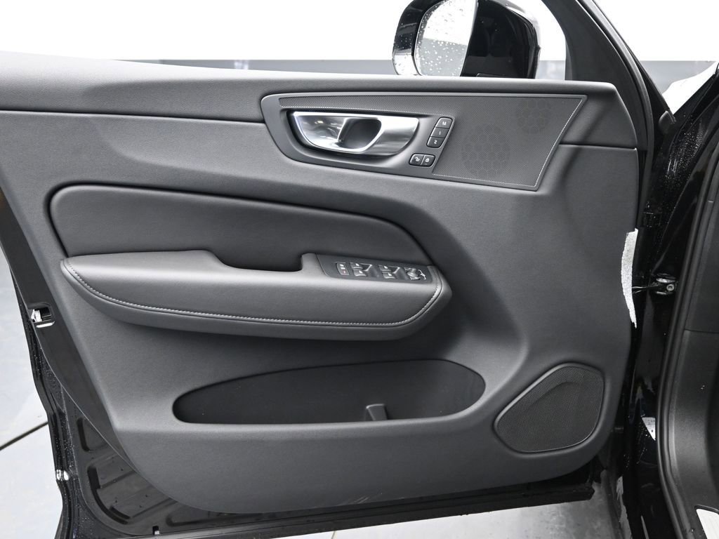 New 2025 Volvo XC60 B5 Plus w/ Protection Package Premier image 24