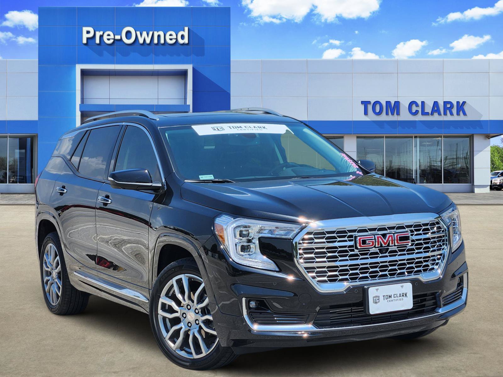 Used 2024 GMC Terrain Denali w/ Denali Premium Package AWD/4WD image 1