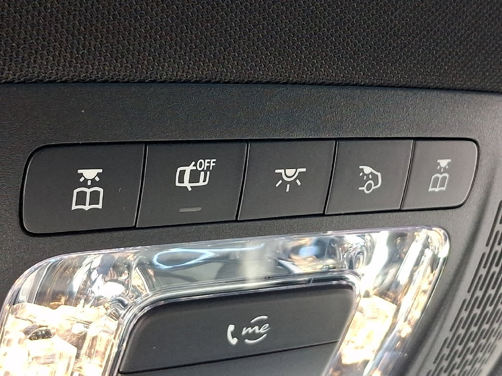 Used 2023 Mercedes-Benz GLB 250 4MATIC w/ Premium Package image 26