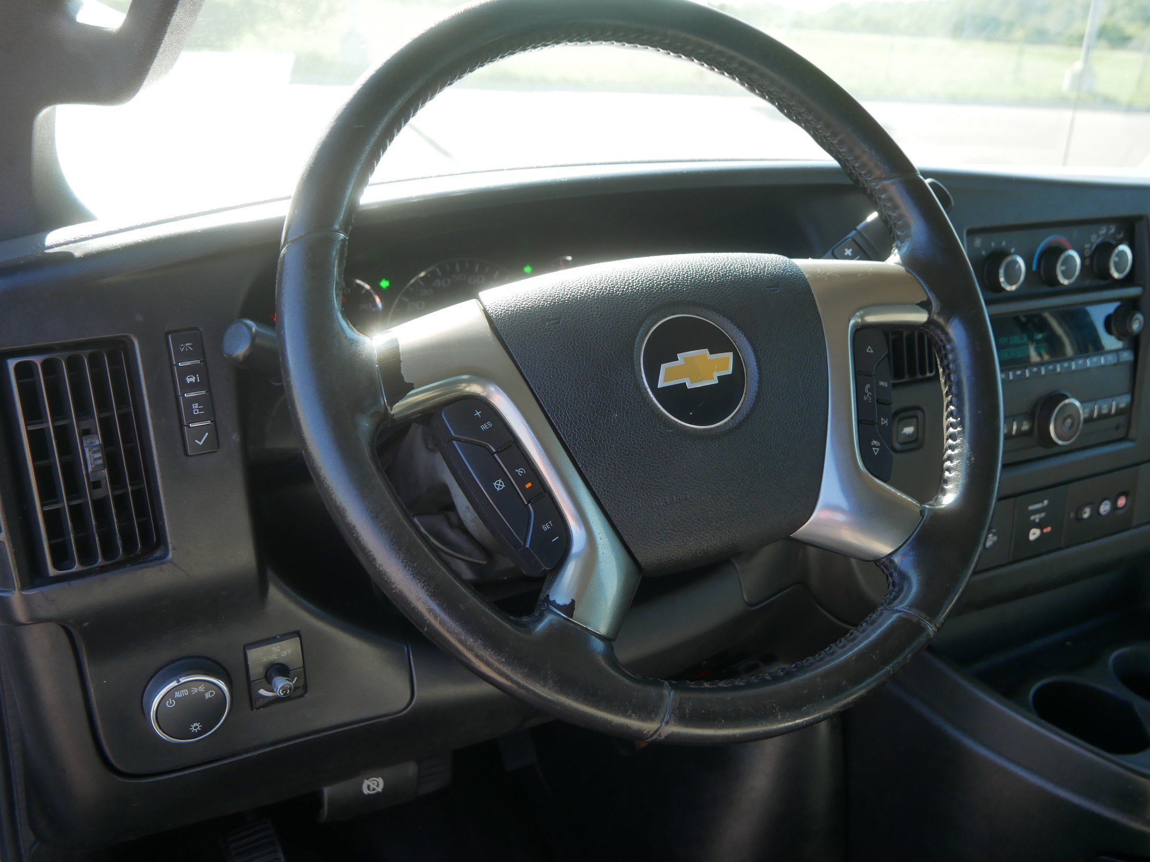 Used 2016 Chevrolet Express 3500 Extended RWD image 13