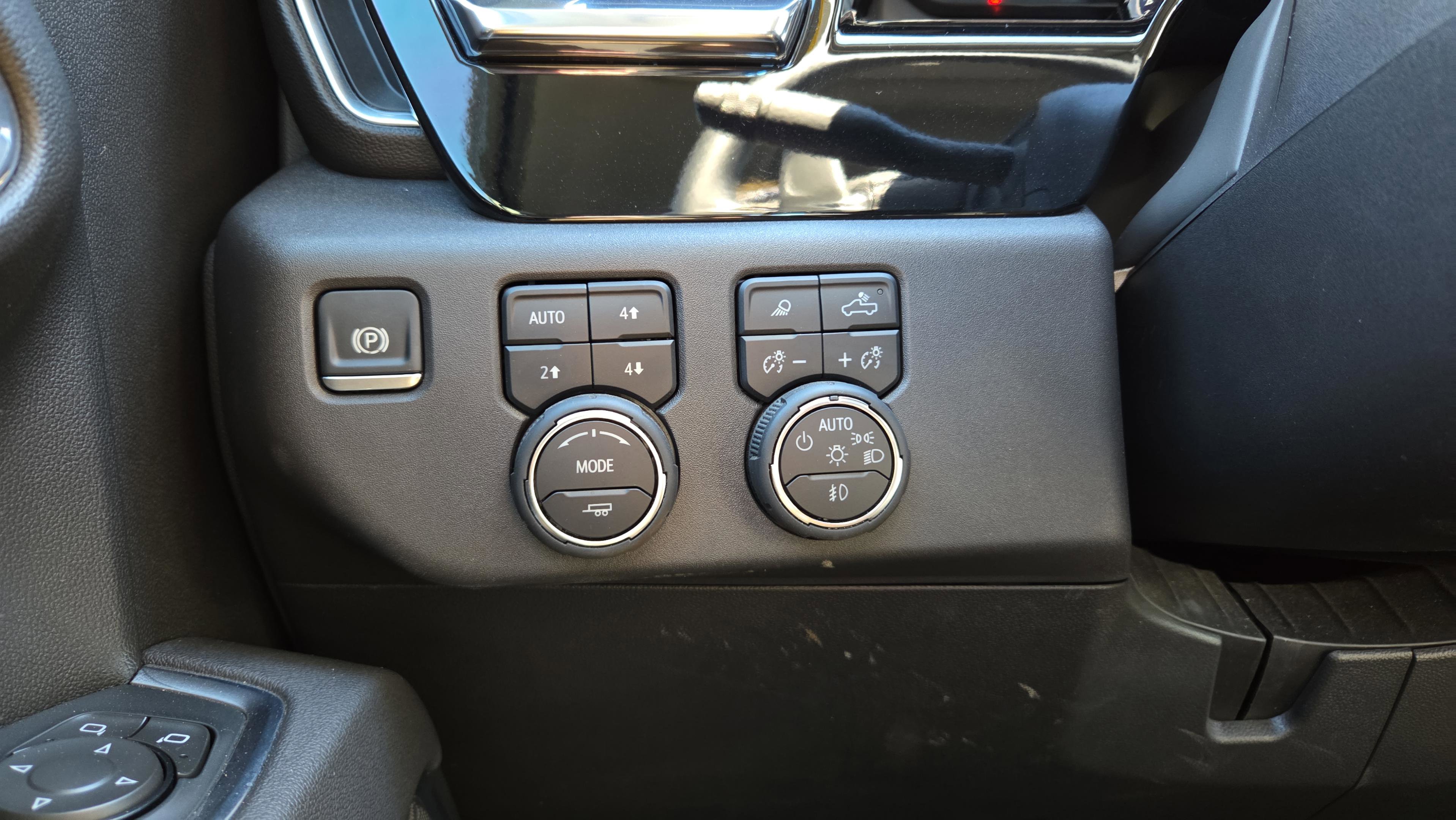 Certified 2025 Chevrolet Silverado 1500 LT Trail Boss w/ Convenience Package II AWD/4WD image 32