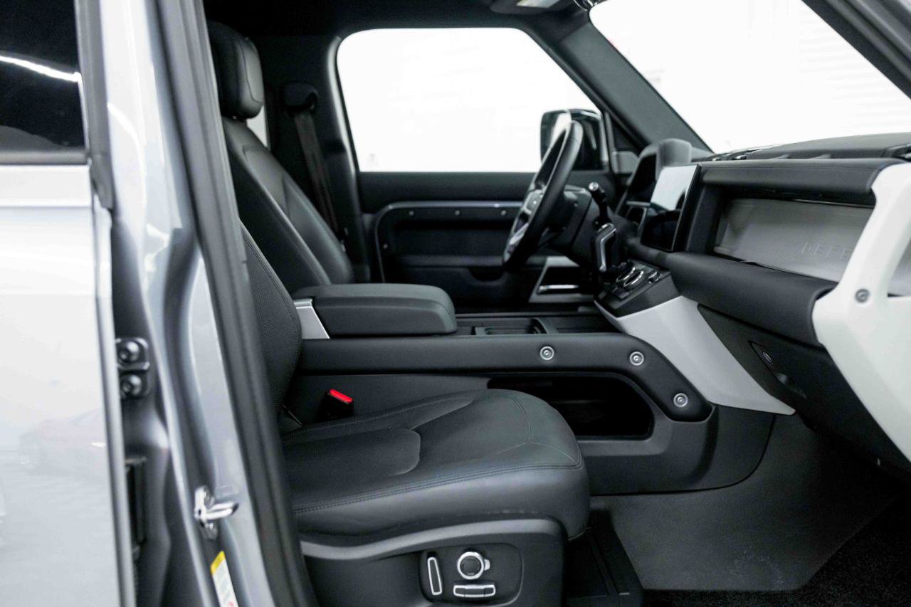 Used 2023 Land Rover Defender 130 SE image 55