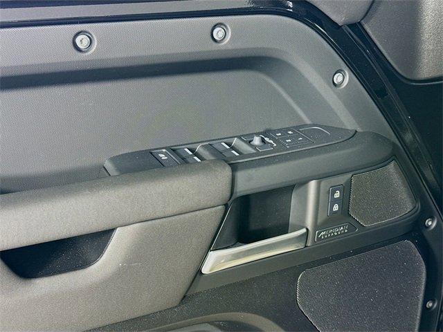 New 2026 Land Rover Defender 110 X-Dynamic SE image 20