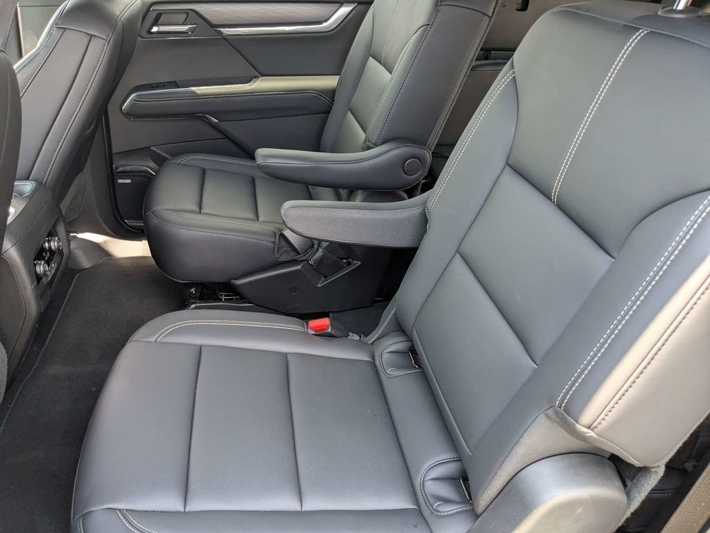 Used 2026 GMC Acadia Elevation w/ Elevation Premium Package FWD image 14