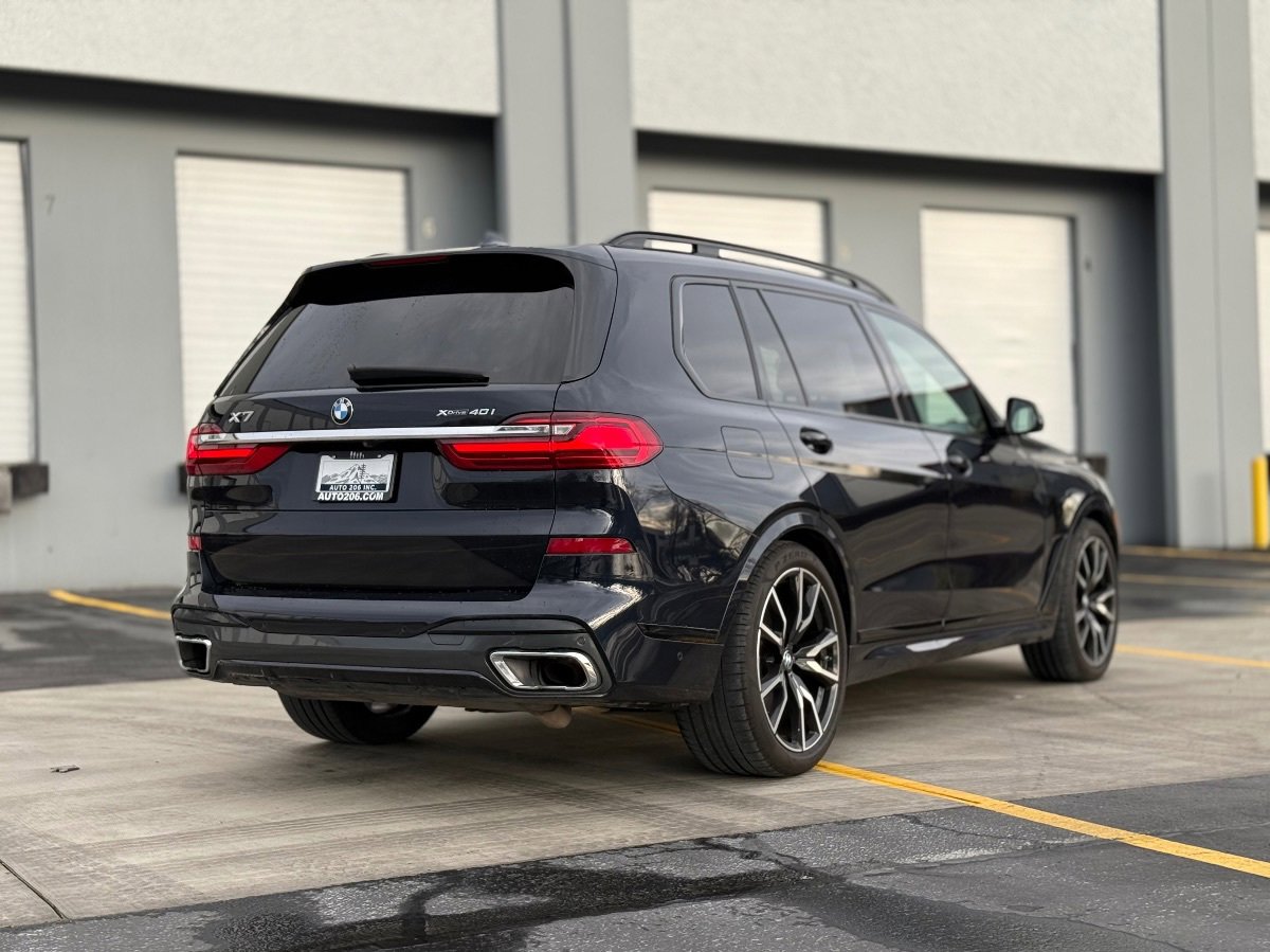 Used 2022 BMW X7 xDrive40i w/ M Sport Package AWD/4WD image 3