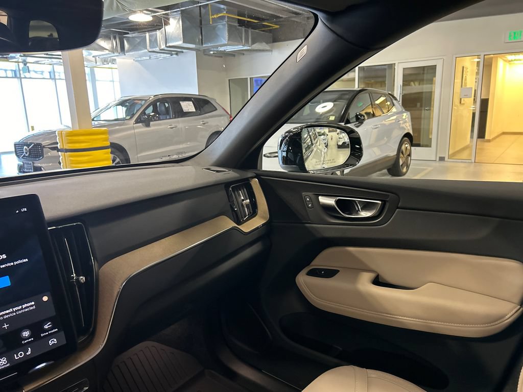 Used 2026 Volvo XC60 B5 Plus w/ Protection Package Premier AWD/4WD image 24