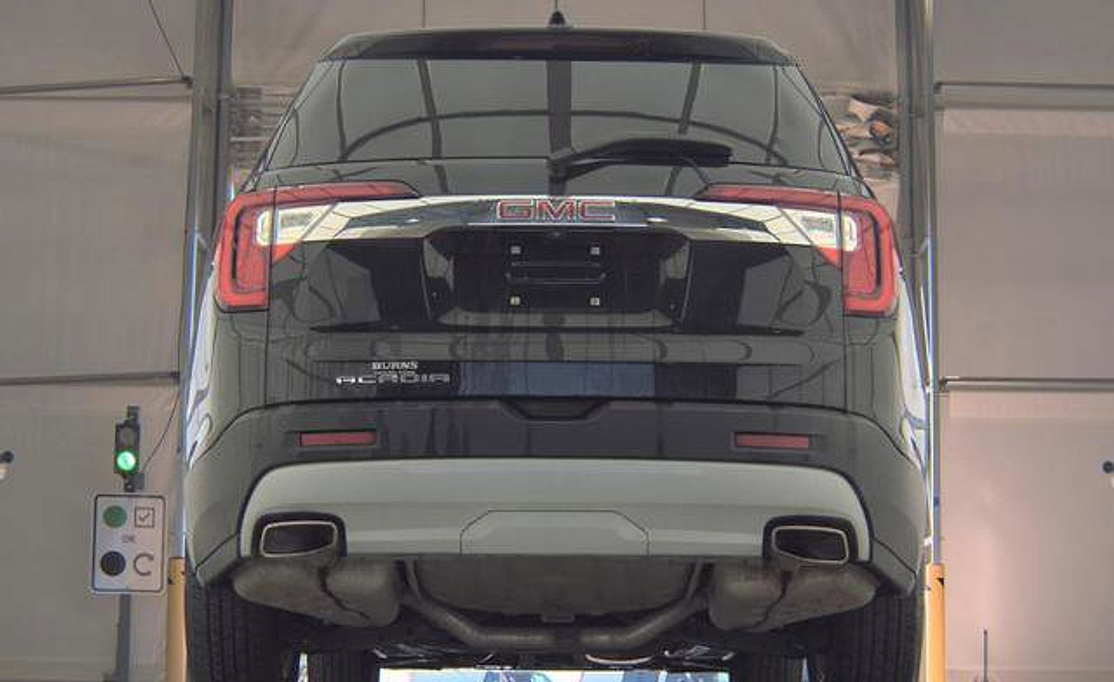 Used 2023 GMC Acadia SLE FWD image 6
