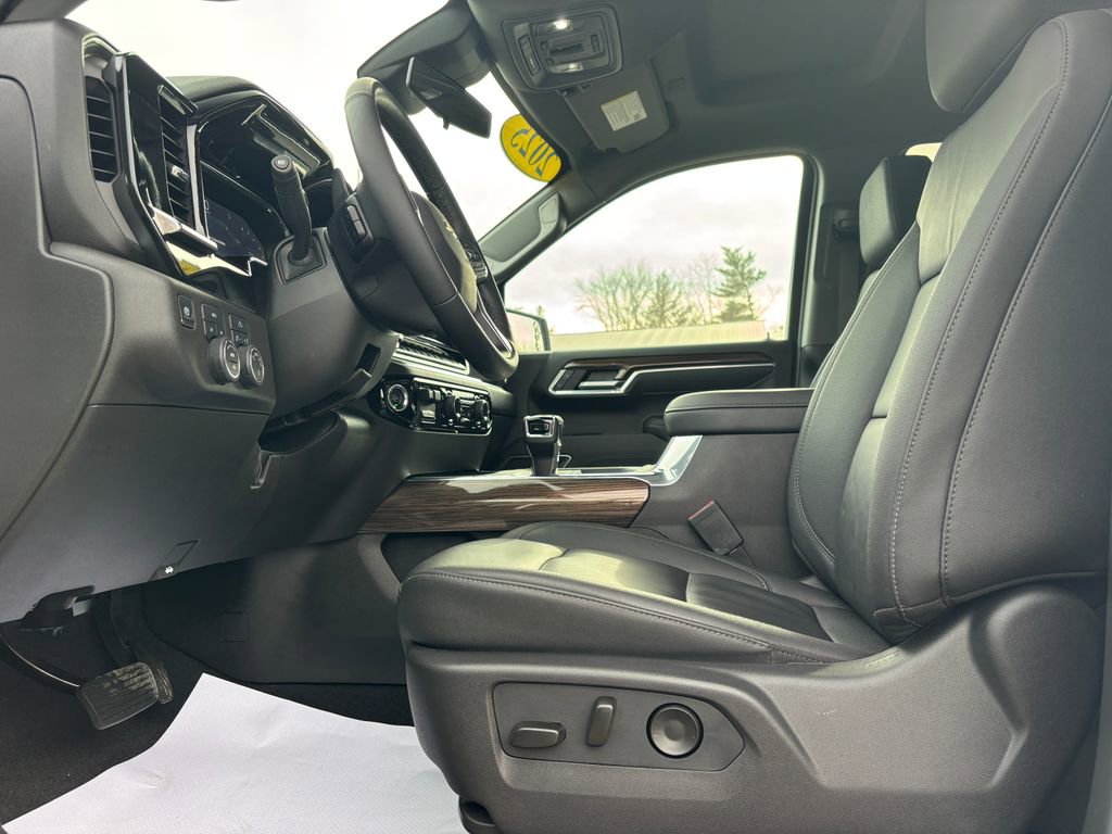 Used 2025 Chevrolet Silverado 1500 LT w/ Leather Package image 23
