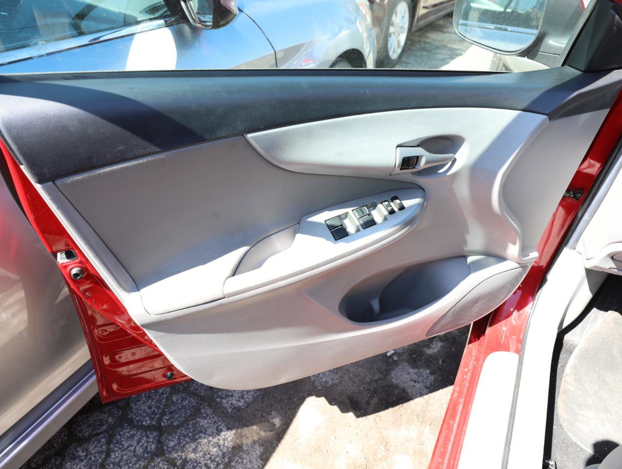 Used 2013 Toyota Corolla LE image 12