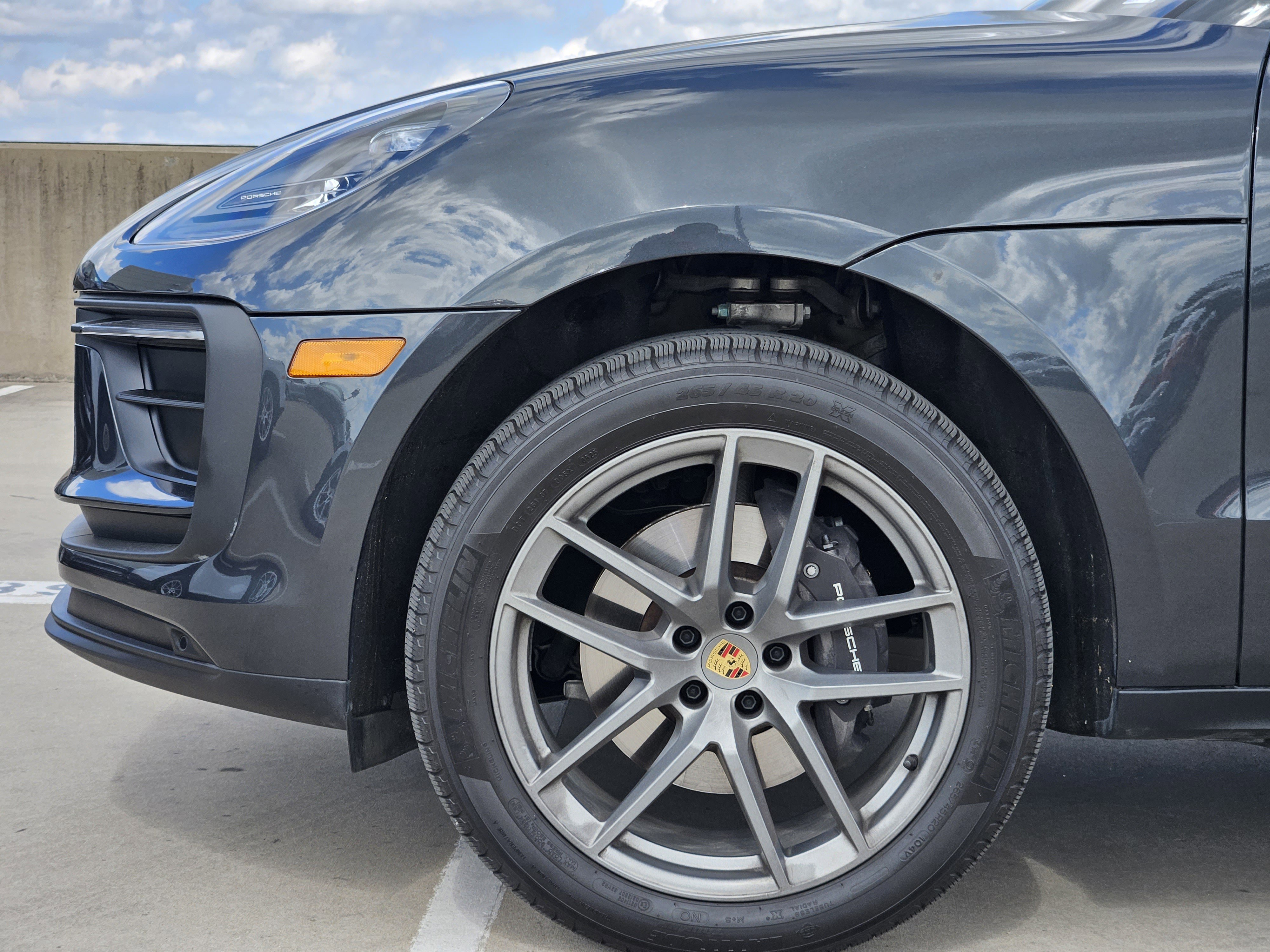 Certified 2025 Porsche Macan image 13