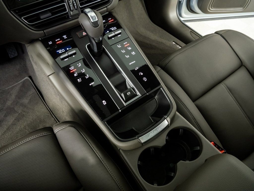 New 2026 Porsche Macan image 18