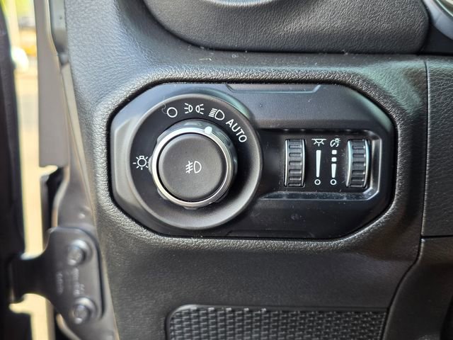 Used 2019 Jeep Wrangler Unlimited Sahara AWD/4WD image 40