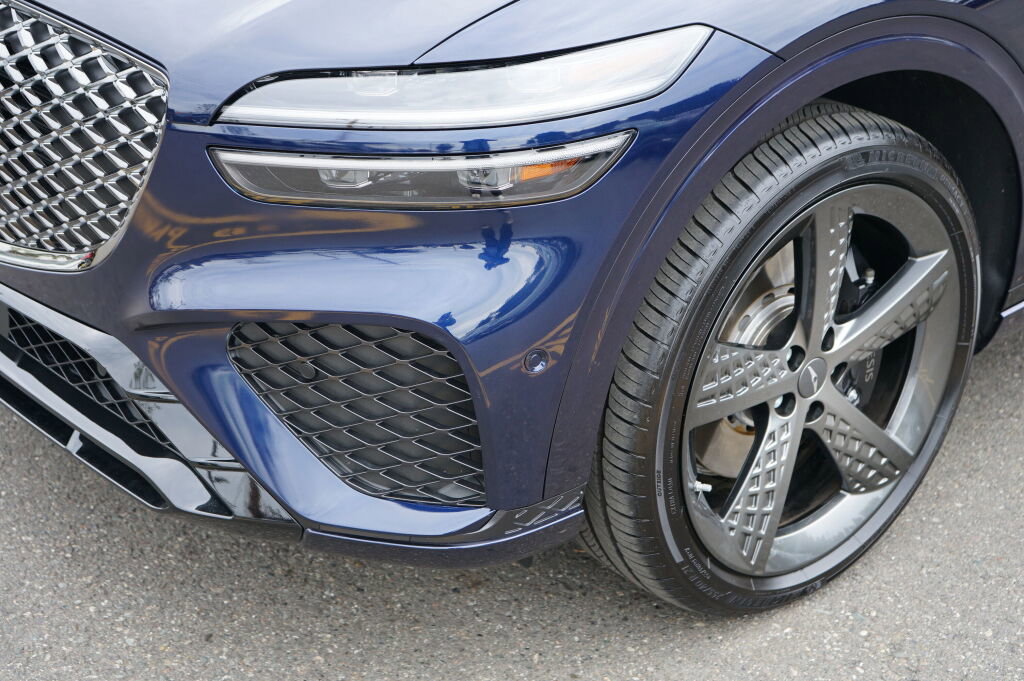 Used 2025 Genesis GV70 3.5T Sport w/ Sport Prestige Package image 9
