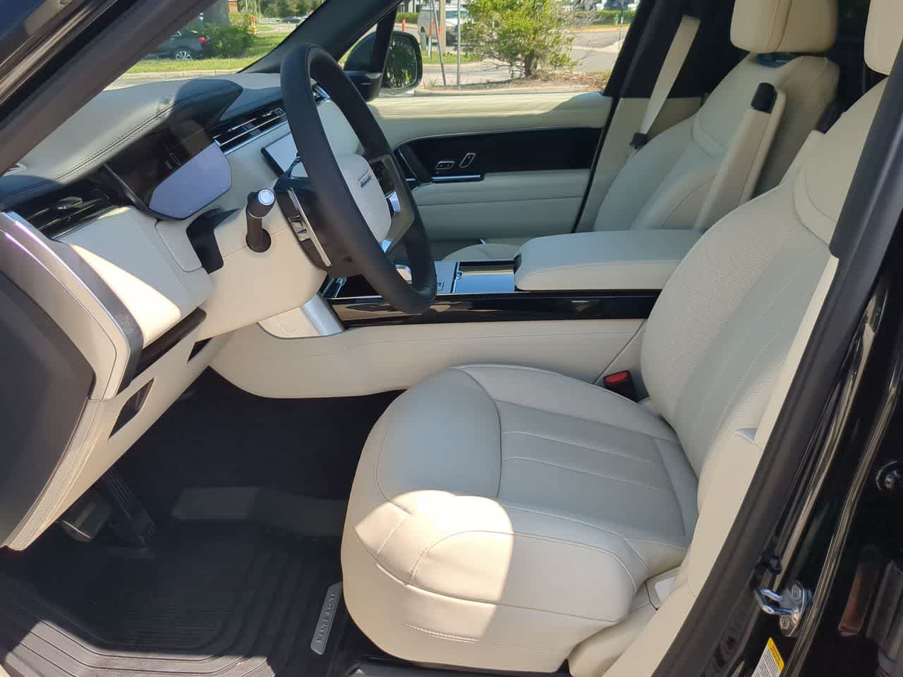 New 2026 Land Rover Range Rover Long Wheelbase SE AWD/4WD image 16