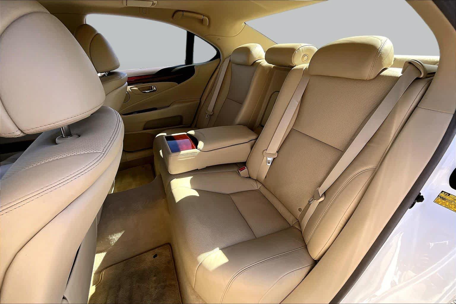 Used 2011 Lexus LS 460 w/ Comfort Pkg RWD image 20
