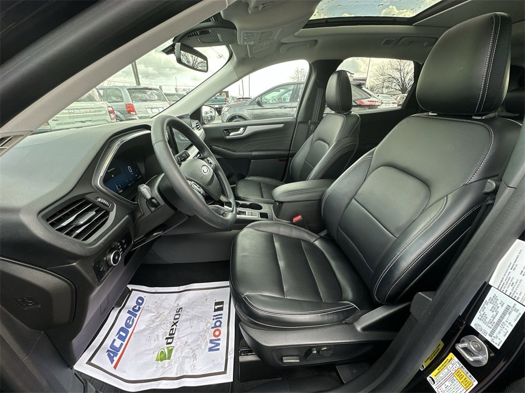 Used 2024 Ford Escape Platinum w/ Class II Trailer Tow Package image 11