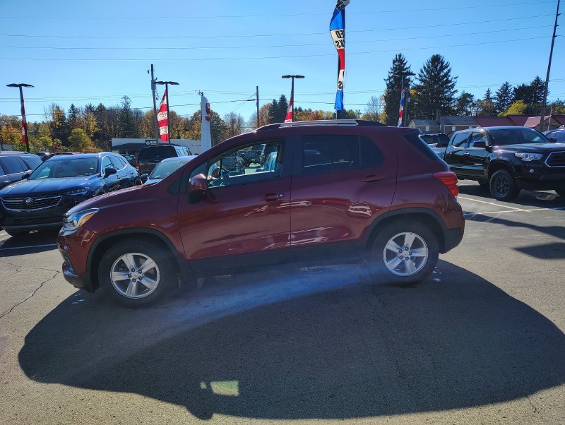 Used 2021 Chevrolet Trax LT w/ Driver Confidence Package FWD image 7