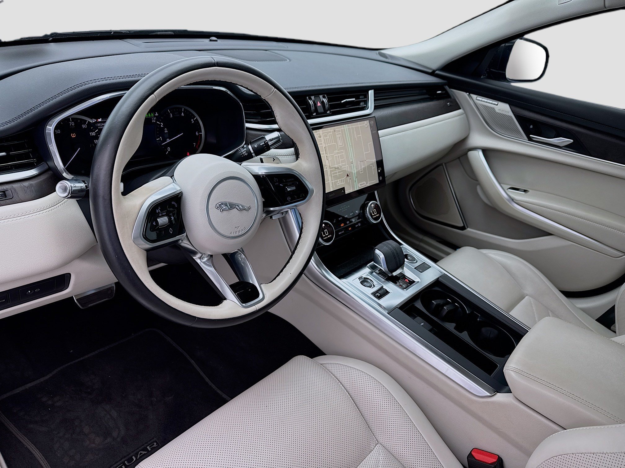 Used 2022 Jaguar XF SE RWD image 7