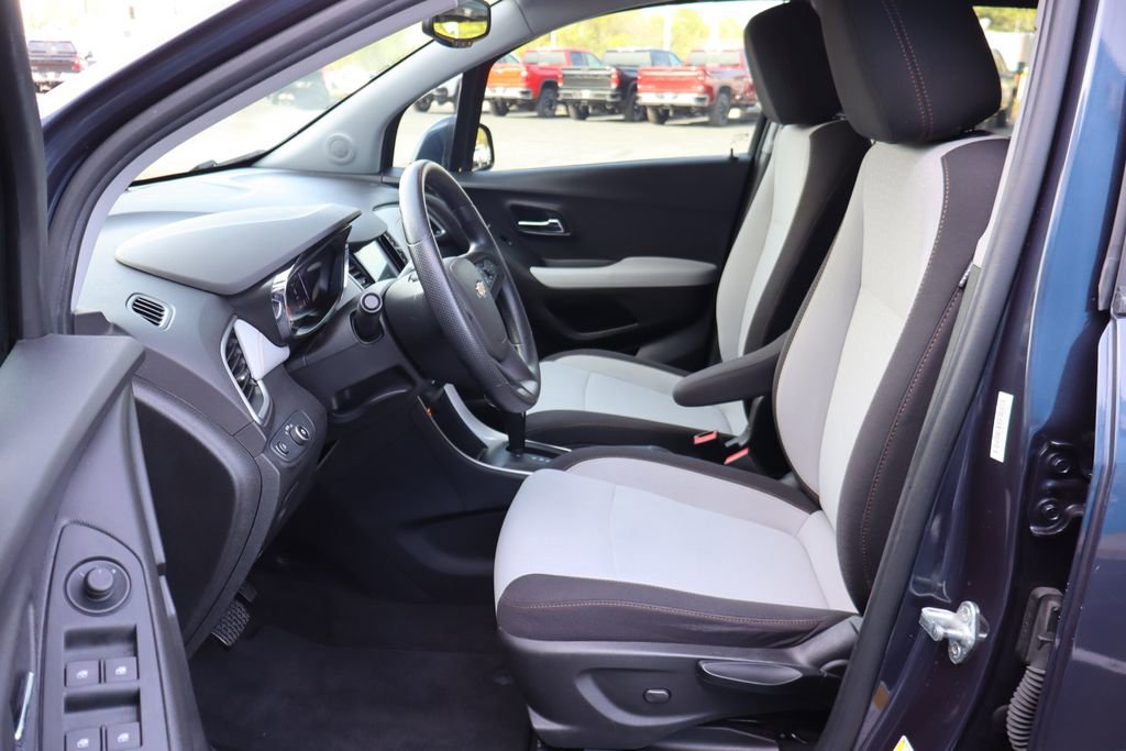 Used 2019 Chevrolet Trax LS FWD image 4
