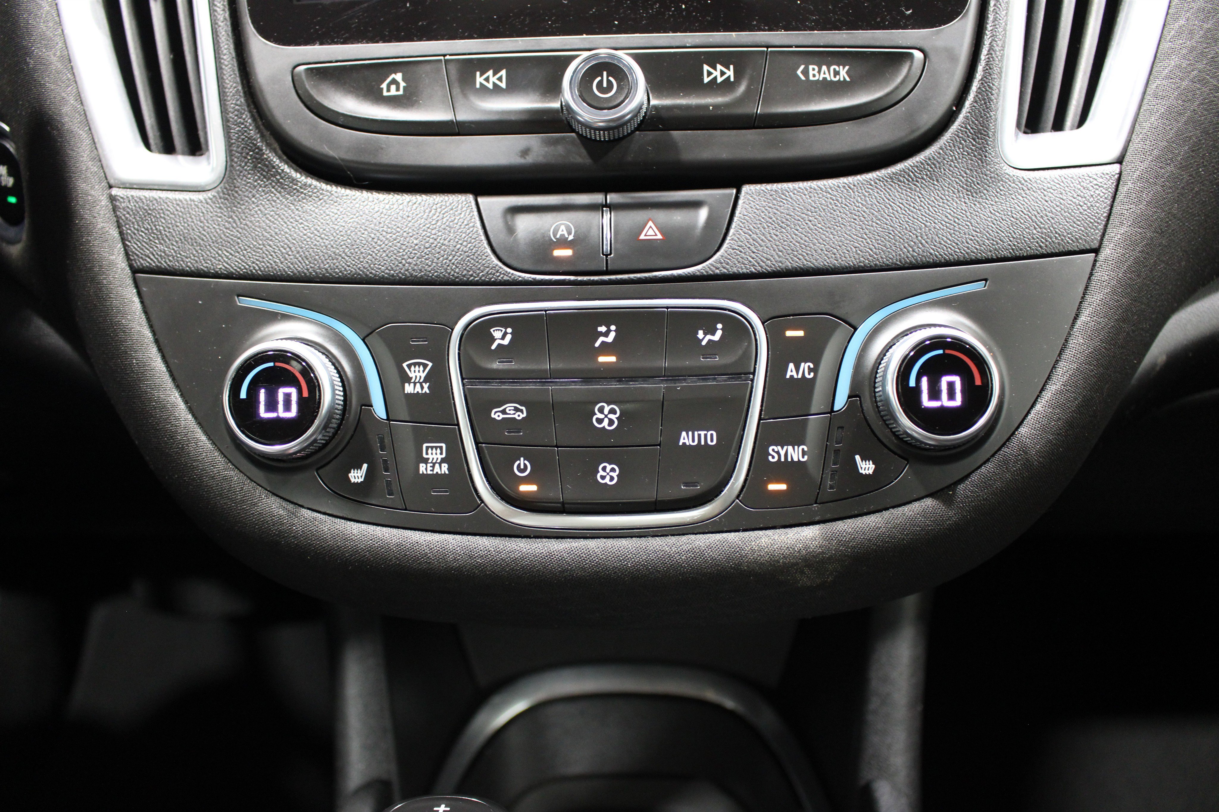 Used 2020 Chevrolet Malibu LT FWD image 16