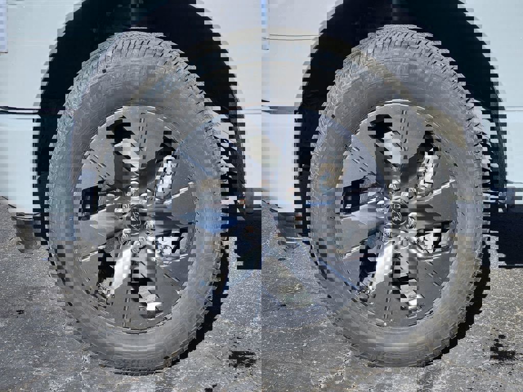 Used 2023 Ford F150 Lightning Lariat image 5